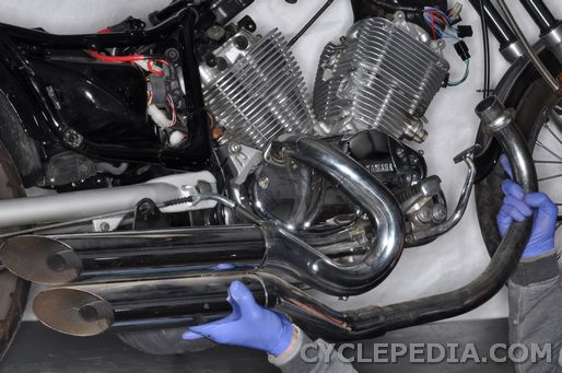 Install the exhaust system on the virago 535.