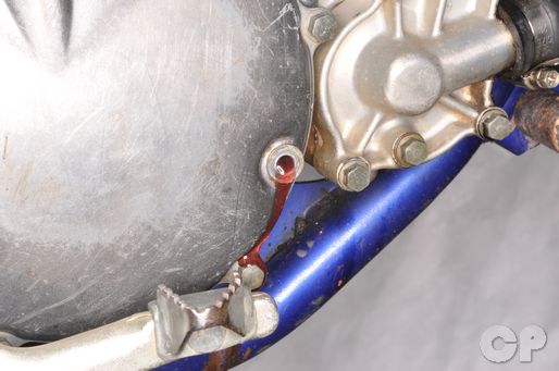 Yamaha YZ125 transmission oil level check bolt