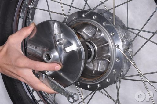 Honda CB250 Nighthawk drum brake panel and wheel removal installation.