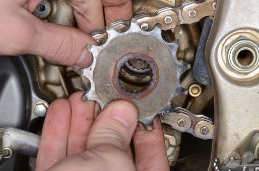 Yamaha YZ250F front sprocket replacement