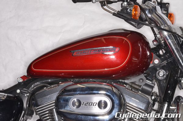 Harley-Davidson XL883 XL1200 Sportster EFI Fuel Tank Removal and Installation.