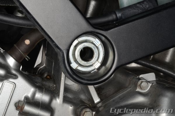 Suzuki Engine Removal - Thrust Adjuster