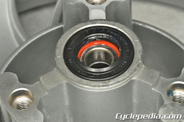 kymco_compagno_50i_wheel_bearings_seals_inspection_replacement