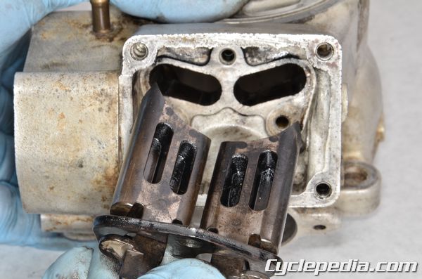 Suzuki RM85 RM80 exhaust valve cylinder ports cleaning and inspection