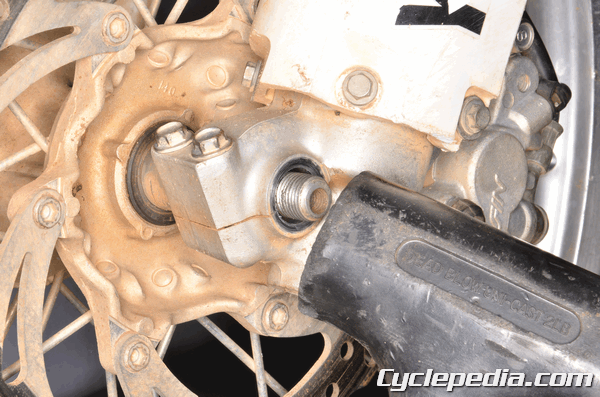 Yamaha YZ450F 2006-2009 front wheel and axle removal installation torque specs